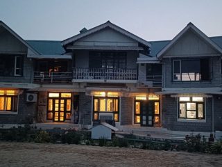 4566a7_23f385e75c7246abb1574949eea410c6mv2