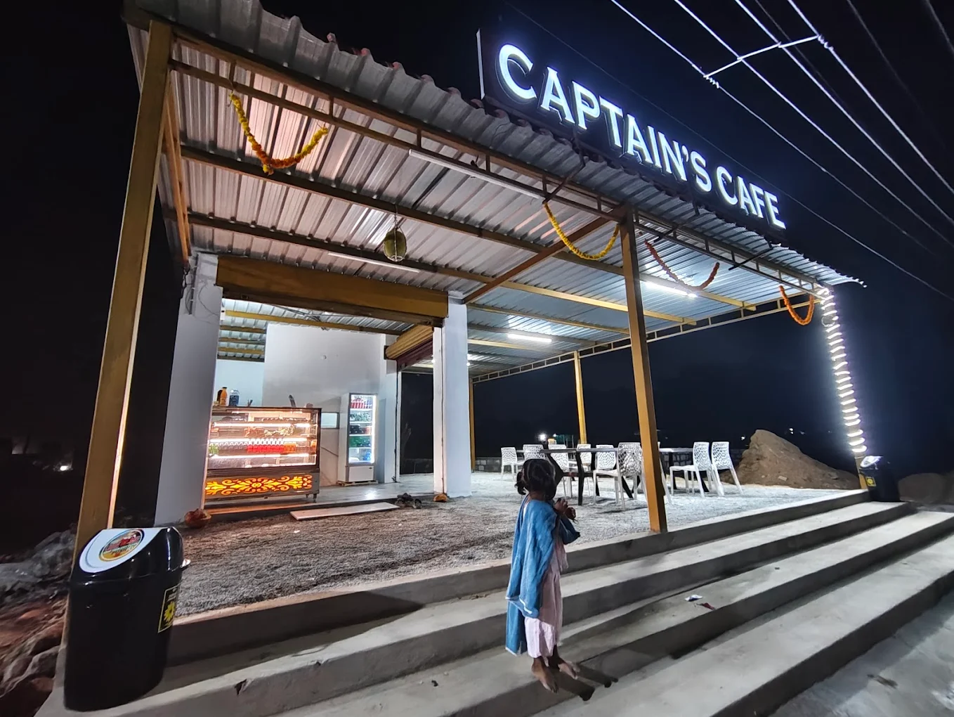CAPTAIN’S CAFE